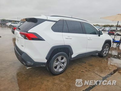 Trzecie zdjęcie samochodu z tyłu: 2024 TOYOTA RAV4 XLE VIN:2T3W1RFV0RC290216 - miniatura