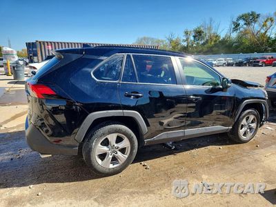 Trzecie zdjęcie samochodu z tyłu: 2023 TOYOTA RAV4 XLE VIN:JTMP1RFV5PD095497 - miniatura