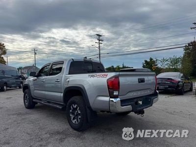 Trzecie zdjęcie samochodu z tyłu: 2018 TOYOTA TACOMA TRD OFF-ROAD VIN:3TMCZ5AN0JM185949 - miniatura