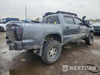 Trzecie zdjęcie samochodu z tyłu: 2017 TOYOTA TACOMA TRD OFF-ROAD VIN:3TMCZ5AN4HM086609 - miniatura