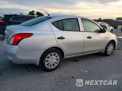Trzecie zdjęcie samochodu z tyłu: 2014 NISSAN VERSA 1.6 S VIN:3N1CN7AP1EL852681 - miniatura