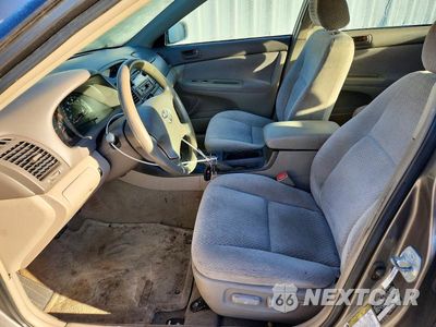 Zdjęcie 7 z 13 samochodu: 2004 TOYOTA CAMRY LE VIN:4T1BE32KX4U830585 - miniatura