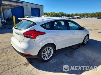 Trzecie zdjęcie samochodu z tyłu: 2017 FORD FOCUS SE VIN:1FADP3K26HL323983 - miniatura