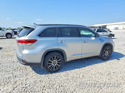 Trzecie zdjęcie samochodu z tyłu: 2017 TOYOTA HIGHLANDER SE VIN:5TDJZRFH5HS396270 - miniatura