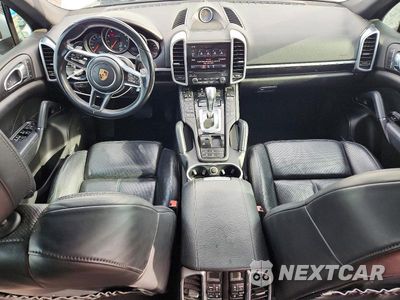 Zdjęcie 8 z 13 samochodu: 2017 PORSCHE CAYENNE VIN:WP1AA2A2XHKA80368 - miniatura