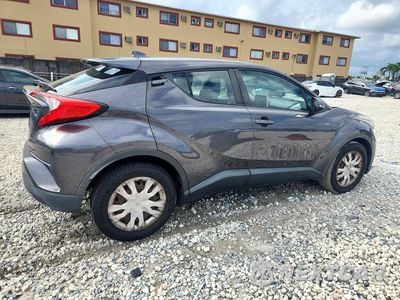 Trzecie zdjęcie samochodu z tyłu: 2020 TOYOTA C-HR LE VIN:NMTKHMBX9LR116476 - miniatura