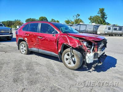 Czwarte zdjęcie samochodu z boku: 2021 TOYOTA RAV4 XLE VIN:2T3P1RFV0MW236331 - miniatura