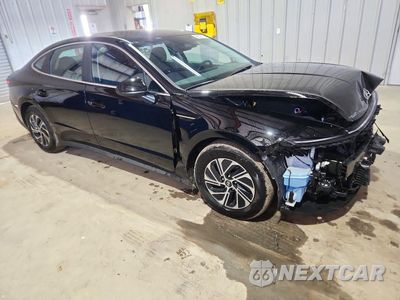 Czwarte zdjęcie samochodu z boku: 2026 HYUNDAI SONATA HYBRID BLUE VIN:KMHL24JJXTA167014 - miniatura