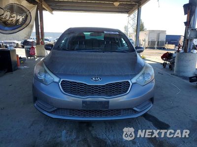Piąte zdjęcie samochodu w środku: 2016 KIA FORTE LX VIN:KNAFX4A62G5508903 - miniatura