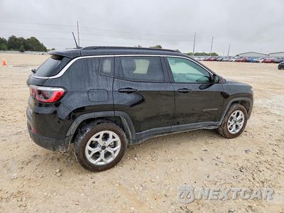 Trzecie zdjęcie samochodu z tyłu: 2026 JEEP COMPASS LATITUDE VIN:3C4NJDBN8TT198238 - miniatura