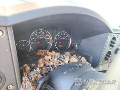 Zdjęcie 9 z 13 samochodu: 2006 JEEP COMMANDER LIMITED VIN:1J8HH58246C220286 - miniatura