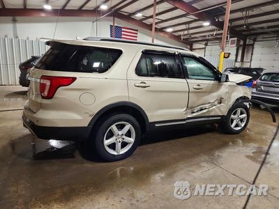 Trzecie zdjęcie samochodu z tyłu: 2017 FORD EXPLORER XLT VIN:1FM5K8D88HGD76216 - miniatura