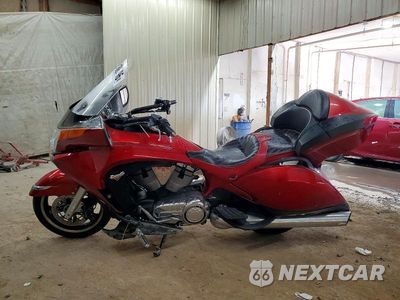 Trzecie zdjęcie samochodu z tyłu: 2015 VICTORY MOTORCYCLES VISION TOUR VIN:5VPSW36N8F3038256 - miniatura