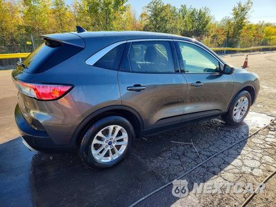 Trzecie zdjęcie samochodu z tyłu: 2020 FORD ESCAPE SE VIN:1FMCU9G64LUB23700 - miniatura