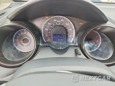 Zdjęcie 9 z 12 samochodu: 2013 HONDA FIT SPORT VIN:JHMGE8H53DC007428 - miniatura