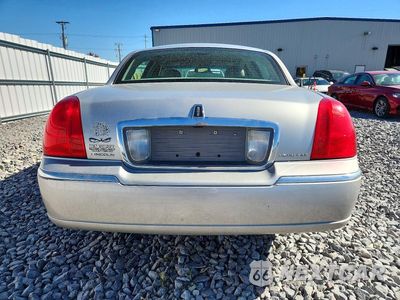 Zdjęcie 6 z 12 samochodu: 2006 LINCOLN TOWN CAR SIGNATURE VIN:1LNHM81W16Y600914 - miniatura