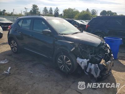 Czwarte zdjęcie samochodu z boku: 2020 NISSAN KICKS SR VIN:3N1CP5DV7LL506379 - miniatura