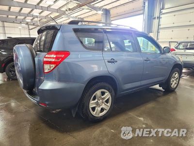 Trzecie zdjęcie samochodu z tyłu: 2010 TOYOTA RAV4 BASE VIN:JTMBF4DVXAD036826 - miniatura