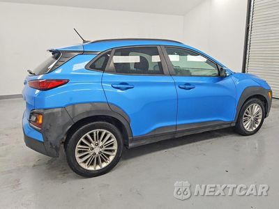 Trzecie zdjęcie samochodu z tyłu: 2018 HYUNDAI KONA SEL VIN:KM8K62AA3JU084136 - miniatura
