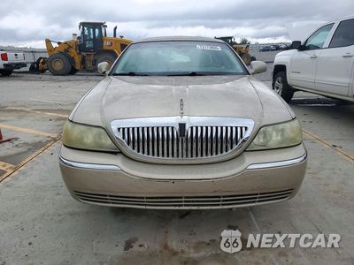 Piąte zdjęcie samochodu w środku: 2004 LINCOLN TOWN CAR EXECUTIVE VIN:1LNHM81W54Y650714 - miniatura