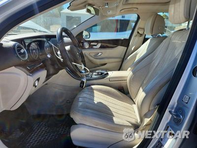 Zdjęcie 7 z 12 samochodu: 2017 MERCEDES-BENZ E 300 4MATIC VIN:WDDZF4KB1HA198305 - miniatura