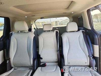 Zdjęcie 10 z 13 samochodu: 2025 KIA CARNIVAL HYBRID SX VIN:KNDNE5KA9S6060305 - miniatura