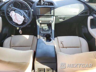 Zdjęcie 8 z 14 samochodu: 2017 JAGUAR F-PACE PREMIUM VIN:SADCJ2BN4HA490256 - miniatura