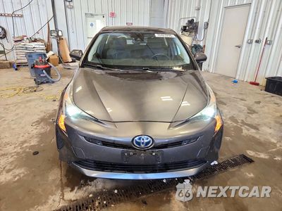 Piąte zdjęcie samochodu w środku: 2017 TOYOTA PRIUS THREE VIN:JTDKARFU2H3049991 - miniatura