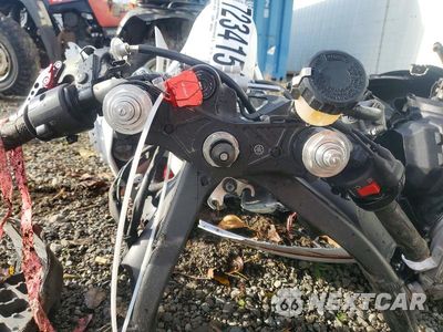 Zdjęcie 7 z 9 samochodu: 2009 YAMAHA YZFR1 VIN:JYARN23E39A002758 - miniatura