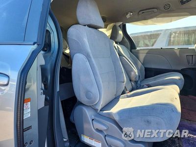 Zdjęcie 11 z 14 samochodu: 2015 TOYOTA SIENNA LE VIN:5TDKK3DCXFS624399 - miniatura