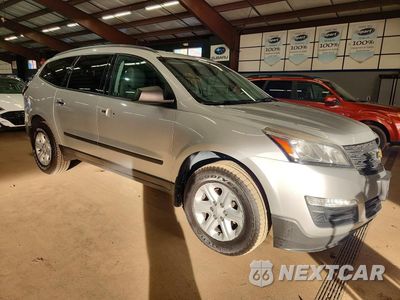 Czwarte zdjęcie samochodu z boku: 2017 CHEVROLET TRAVERSE LS VIN:1GNKRFED9HJ327216 - miniatura