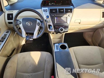 Zdjęcie 8 z 13 samochodu: 2012 TOYOTA PRIUS V TWO VIN:JTDZN3EU6C3116036 - miniatura