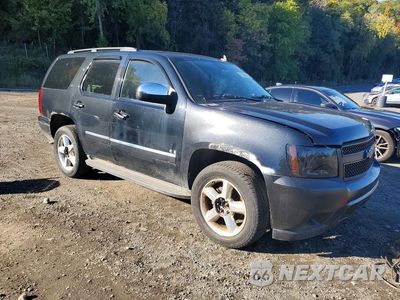 Czwarte zdjęcie samochodu z boku: 2010 CHEVROLET TAHOE K1500 LTZ VIN:1GNUKCE0XAR205805 - miniatura