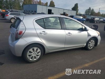 Trzecie zdjęcie samochodu z tyłu: 2013 TOYOTA PRIUS C THREE VIN:JTDKDTB32D1538432 - miniatura