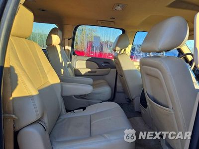 Zdjęcie 11 z 13 samochodu: 2014 CHEVROLET SUBURBAN C1500 LT VIN:1GNSCJE08ER137700 - miniatura