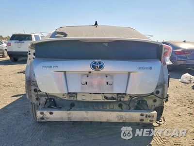 Zdjęcie 6 z 12 samochodu: 2016 TOYOTA PRIUS FOUR TOURING VIN:JTDKARFU6G3504730 - miniatura