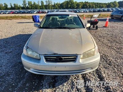 Piąte zdjęcie samochodu w środku: 2001 TOYOTA CAMRY CE VIN:4T1BG22K31U817337 - miniatura