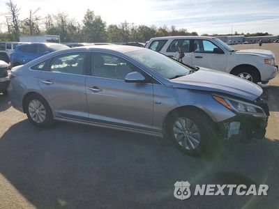Czwarte zdjęcie samochodu z boku: 2016 HYUNDAI SONATA HYBRID SE VIN:KMHE24L10GA026657 - miniatura