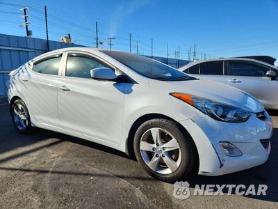 Czwarte zdjęcie samochodu z boku: 2013 HYUNDAI ELANTRA GLS VIN:5NPDH4AE9DH433725 - miniatura