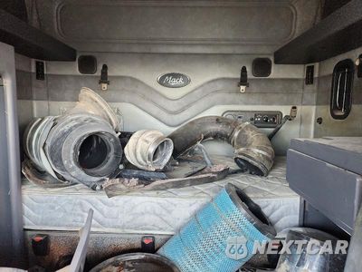 Zdjęcie 10 z 14 samochodu: 2013 MACK CXU613 SEMI TRUCK VIN:1M1AW09Y9DM030317 - miniatura