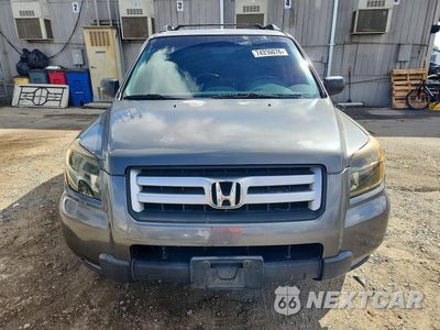 Piąte zdjęcie samochodu w środku: 2007 HONDA PILOT LX VIN:2HKYF181X7H504895 - miniatura