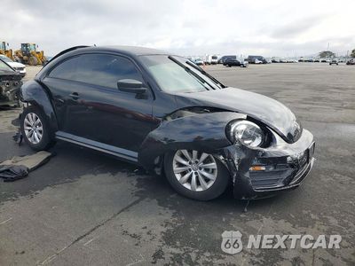 Czwarte zdjęcie samochodu z boku: 2018 VOLKSWAGEN BEETLE S VIN:3VWFD7AT1JM716627 - miniatura