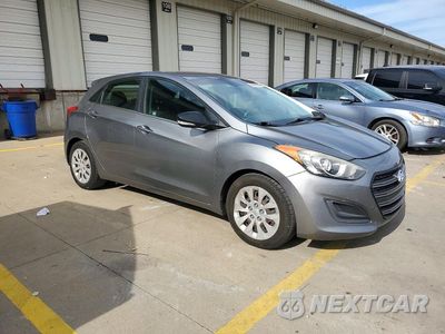 Czwarte zdjęcie samochodu z boku: 2017 HYUNDAI ELANTRA GT BASE VIN:KMHD35LH0HU384675 - miniatura