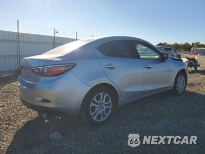 Trzecie zdjęcie samochodu z tyłu: 2018 TOYOTA YARIS IA BASE VIN:3MYDLBYV4JY302811 - miniatura