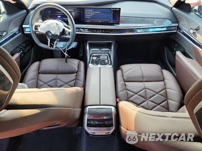 Zdjęcie 8 z 12 samochodu: 2025 BMW 740 I VIN:WBA23EH05SCV12224 - miniatura