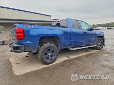 Trzecie zdjęcie samochodu z tyłu: 2018 CHEVROLET SILVERADO K1500 LT VIN:1GCVKREH7JZ210000 - miniatura