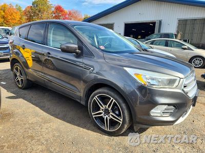 Czwarte zdjęcie samochodu z boku: 2017 FORD ESCAPE SE VIN:1FMCU9GD4HUB93641 - miniatura