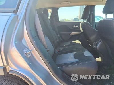 Zdjęcie 11 z 14 samochodu: 2018 JEEP CHEROKEE LATITUDE VIN:1C4PJLCB3JD510038 - miniatura