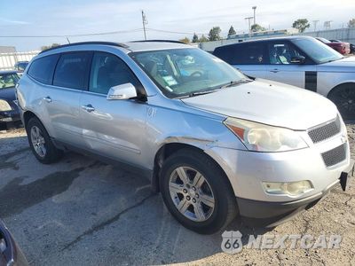 Czwarte zdjęcie samochodu z boku: 2012 CHEVROLET TRAVERSE LT VIN:1GNKVGED8CJ269559 - miniatura