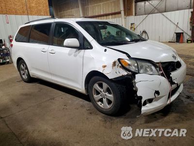 Czwarte zdjęcie samochodu z boku: 2013 TOYOTA SIENNA LE VIN:5TDKK3DC4DS354518 - miniatura